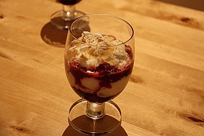 Beeren - Baiser - Amarettinidessert 13