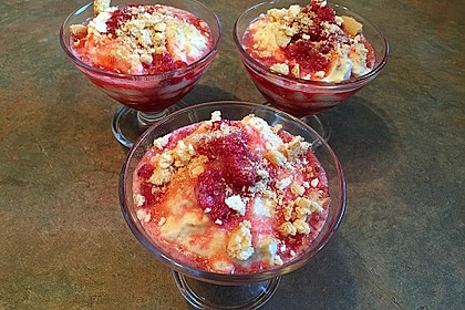 Beeren - Baiser - Amarettinidessert 17