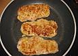 Schnitzel mit Zwiebeln und Champignons