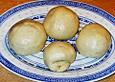 Ged&auml;mpfte Br&ouml;tchen gef&uuml;llt mit roter Bohnenpaste