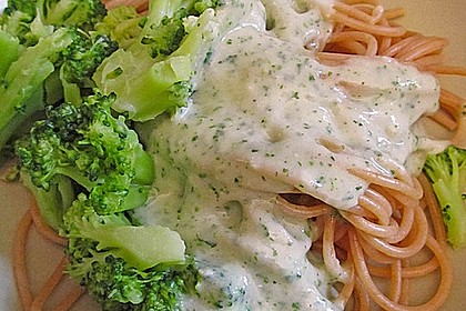 Brokkolispaghetti mit Petersilie-Gorgonzolapesto 7