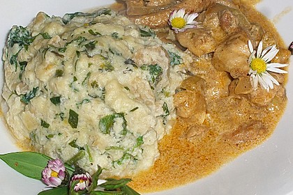 Wildkr&auml;uter - Semmelkn&ouml;del a la Kr&auml;uterjule mit Putengeschnetzeltem