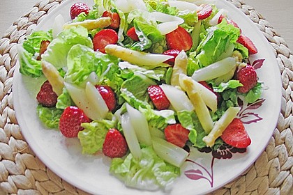 Spargel - Erdbeer - Salat mit Hähnchenbrustfilet 2