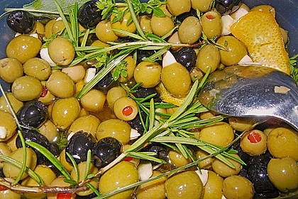 Eingelegte Oliven "provenzalische Art" 12