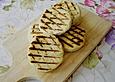 Gegrillte Brotfladen mit K&auml;se
