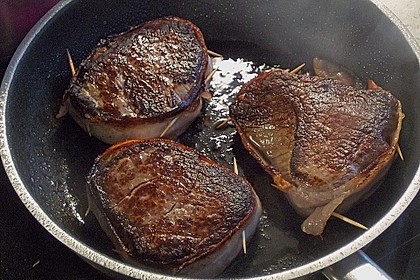 Rinderfilet in Speckmantel