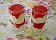 Mousse mit wei&szlig;er Schokolade und Erdbeerp&uuml;ree