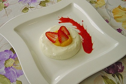 Panna cotta mit zweierlei Fruchtp&uuml;ree 1