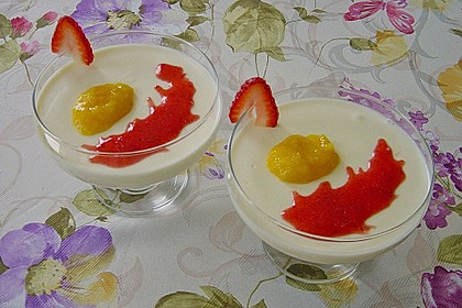 Panna cotta mit zweierlei Fruchtp&uuml;ree 2
