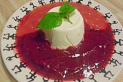 Panna cotta mit zweierlei Fruchtp&uuml;ree 4