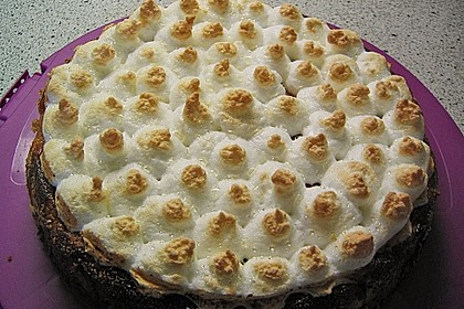 Altm&uuml;hltaler Rhabarberkuchen mit Erdbeeren und Baiserhaube