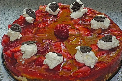 Altm&uuml;hltaler Rhabarberkuchen mit Erdbeeren und Baiserhaube 2