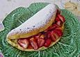 Ofen-Pancake mit warmen Erdbeeren