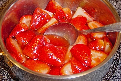 Ofen-Pancake mit warmen Erdbeeren 2