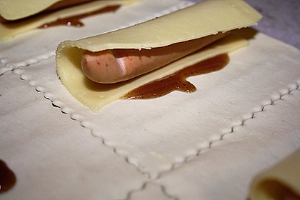 W&uuml;rstchen mit K&auml;se im Schlafrock 5