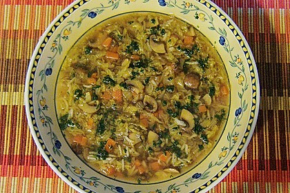Chinakohl und Champignons auf Reis