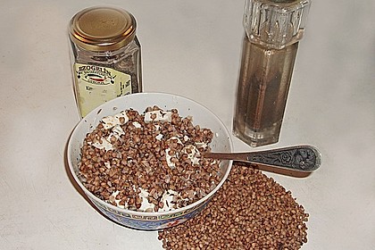 W&uuml;rziger Buchweizen mit Schafsk&auml;se