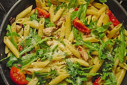 Penne mit H&auml;hnchenbrust und Rucola