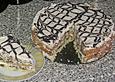 Sahnetorte mit wei&szlig;er Schokolade