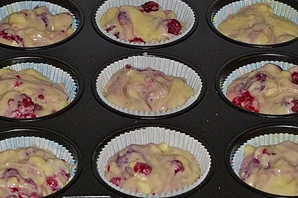 Himbeer - Vanille - Muffins mit wei&szlig;er Schokolade 1
