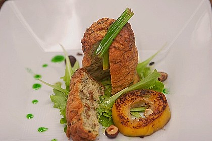 Pfifferlingst&ouml;rtchen auf Rucolasalat mit Pilzsudvinaigrette und Petersil&ouml;l