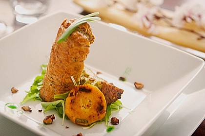 Pfifferlingst&ouml;rtchen auf Rucolasalat mit Pilzsudvinaigrette und Petersil&ouml;l 1