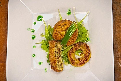 Pfifferlingst&ouml;rtchen auf Rucolasalat mit Pilzsudvinaigrette und Petersil&ouml;l 2