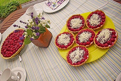 Erdbeertarte mit wei&szlig;er Schokoladencreme 8