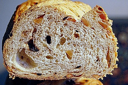 Albertos Oliven-Erdnuss Brot 1