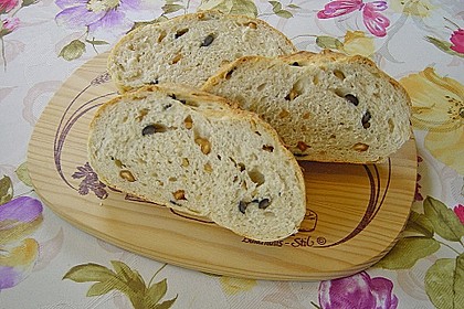 Albertos Oliven-Erdnuss Brot 3