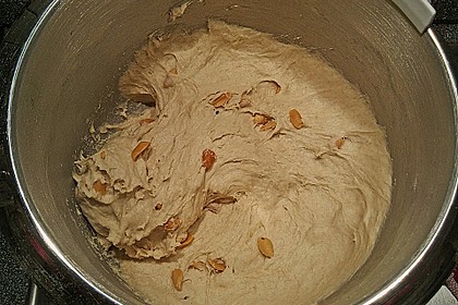 Albertos Oliven-Erdnuss Brot 7