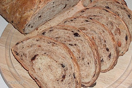 Albertos Oliven-Erdnuss Brot 10