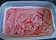 Marmoriertes Erdbeer-Mascarpone Eis