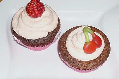 Schoko-Mandel Cupcakes mit Erdbeercreme