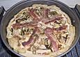 Zwiebelquiche mit Schafsk&auml;se, Salbei und Speck