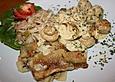 H&auml;hnchenschnitzel in Champignon - Zwiebel - Sahneso&szlig;e