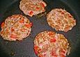 Frikadellen mit Paprika und Tomate