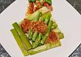 Gr&uuml;ner Spargel mit Butterbr&ouml;sel