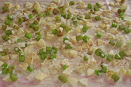Apfel-Rhabarber Strudel mit Rahmguss 1