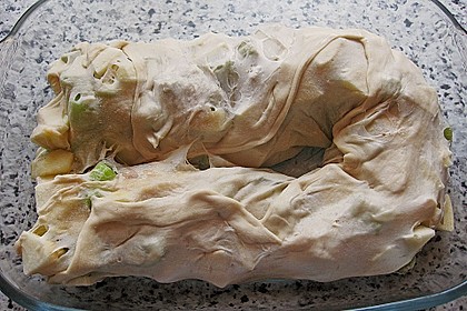 Apfel-Rhabarber Strudel mit Rahmguss 2