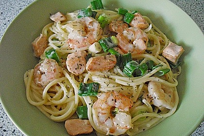 Spaghetti mit Lachs und Scampis in Wei&szlig;wein-Sahneso&szlig;e