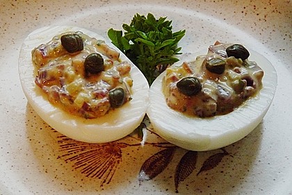 Gef&uuml;llte Eier mit Mostbr&ouml;ckli - Tatar