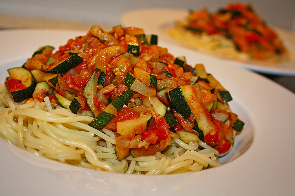 Zucchini - Tomatensoße (Rezept mit Bild) von AndreaM | Chefkoch.de