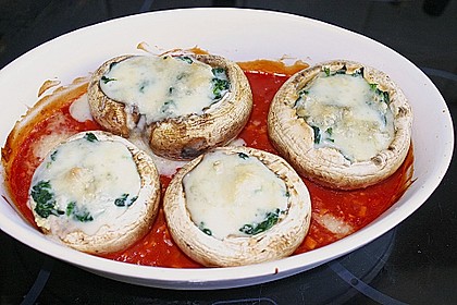 Gef&uuml;llte Riesenchampignons mit Tomatenso&szlig;e 1
