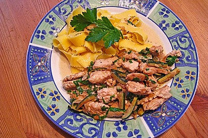 Pute geschnetzelt mit Zucchini 1