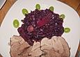 Putenrollbraten mit Rotkohl-Birnen-Traubengem&uuml;se