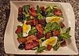 Gr&uuml;ner Salat mit Ei und Speck
