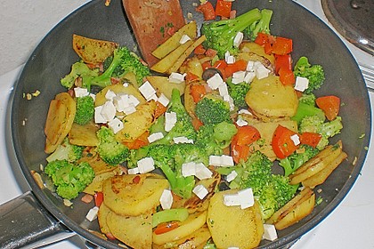 Kartoffel - Paprika Pfanne mit Schafskäse 11