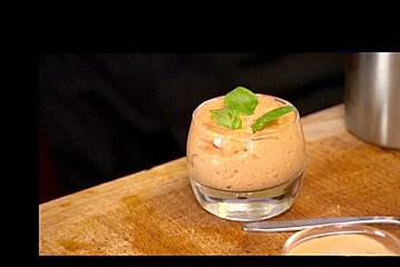 Espuma mit Tomaten und Basilikum