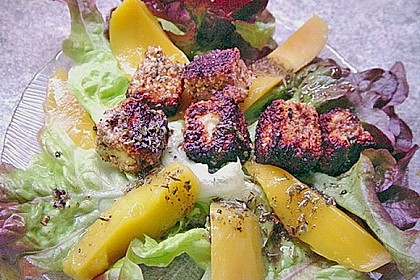Blattsalat mit Mango und Schafskäse 51